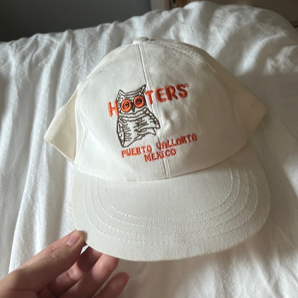 White hooters puerto vallarta hat